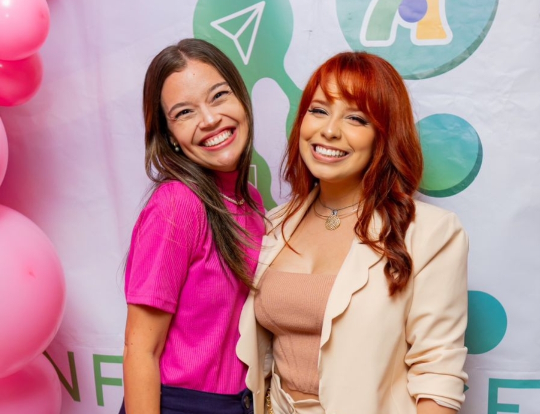 Influenciadoras Iane Thomé e Júlia Mattos promovem o encontro Meeting Influencers UniAteneu